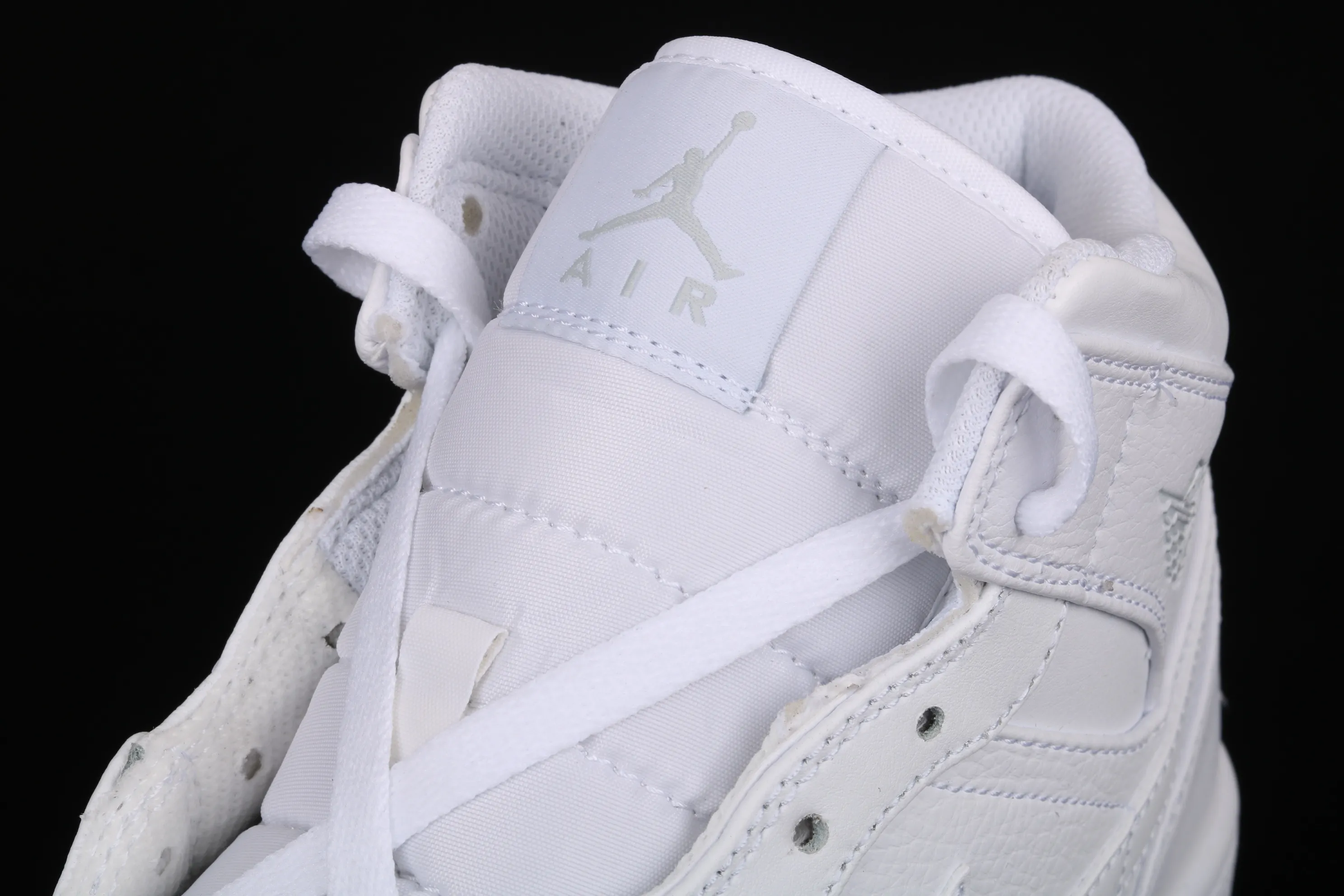 All Categories Air Jordan Jordan Series Basketball Shoes Air Jordan 1 Mid Air Jordan 1 Mid All White China Full First Layer Authentic Standard 554724-109